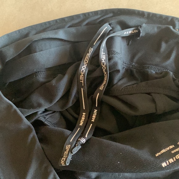 Under Armor jogging shorts. Size medium - Picture 4 of 8